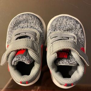 Infant/Toddler Nike shoes. Size 2C. New no box